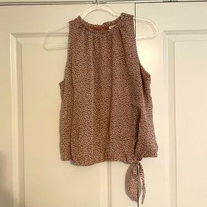 Sleeveless top size M, pale rose color